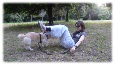 Monica con Brandy addominali e Human Body Gym